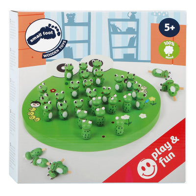 Pequeño juego de madera de madera solitaria rana
