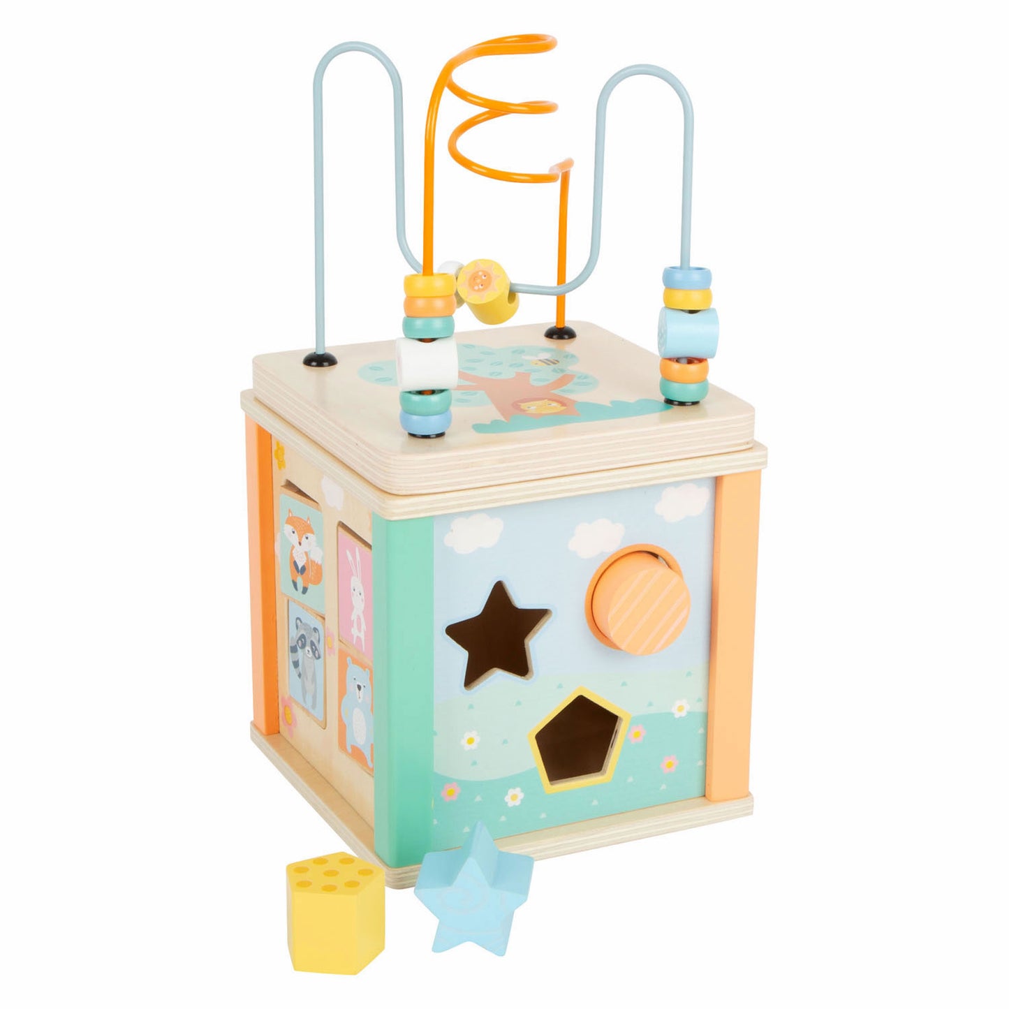 Actividad de madera de pie pequeña Cubus y motor Considere pastel
