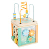 Actividad de madera de pie pequeña Cubus y motor Considere pastel