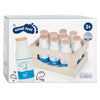 Pequeña caja de madera con botellas de leche, 12dlg.
