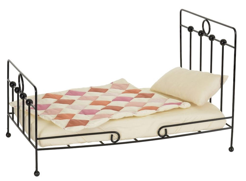 Letto per bambole Egmont in metallo con materasso, cuscino
