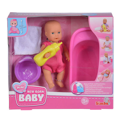 Mini bebé recién nacido en un mal set