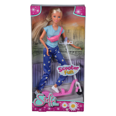 Steffi ama la bambola della moda con il passo