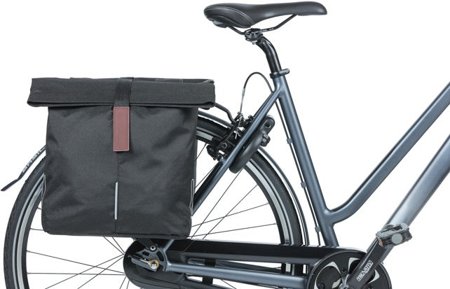 Basil City dubbele fietstas - waterafstotend polyester - zwart - Universal Bridge systeem - 28-32L