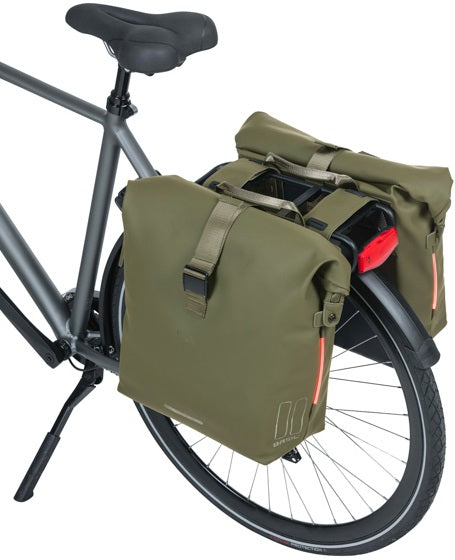 Basil Soho Bolsa de bicicleta doble Nordlicht - Bolsa portadora de equipaje impermeable para bicicleta eléctrica - verde