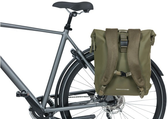 Basil Soho Nordlicht Backpack in bicicletta - borsa per biciclette moderna verde con illuminazione a LED integrata per donne e uomini #Basil #fietsrugpak #led #GROEN