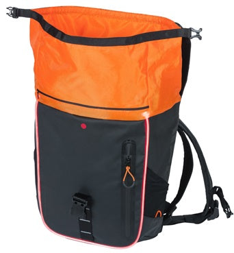 Backpack in bicicletta in bicicletta di Basil Miles Nordlicht - Backpack nero impermeabile per ciclisti - 17L - UNISEX - SPORTY - NERO