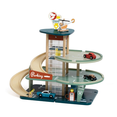 Garage vintage in legno classico con auto, 11dlg.