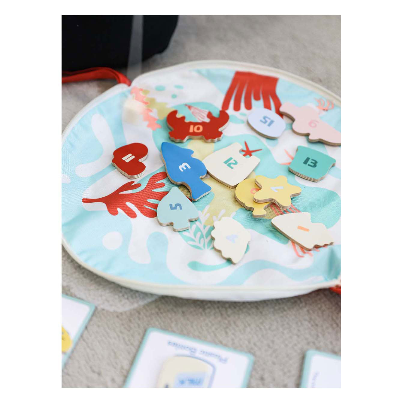 Juego de pesca magnético de madera del mundo clásico.