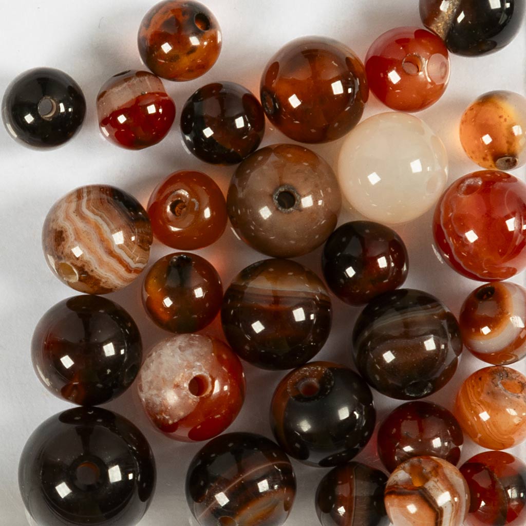 Perle di agata della Creative Company, d 6+8+10 mm, dimensione del buco 0,9-1 mm, ca. 28 pezzi, marrone scuro, 28 pezzi 1 scatola