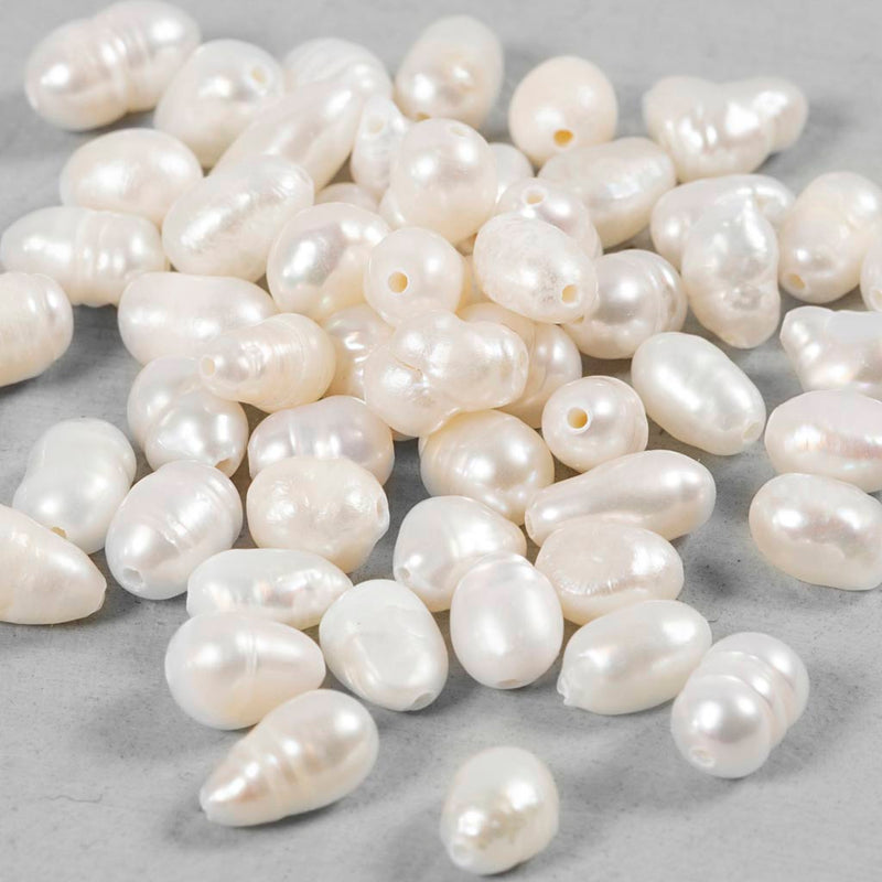 Perle d'acqua dolce dell'azienda Creativ, perforata trasversalmente, d 4-6 mm, dimensione del buco 1 mm, madreperla, 55 pezzi 1 scatola