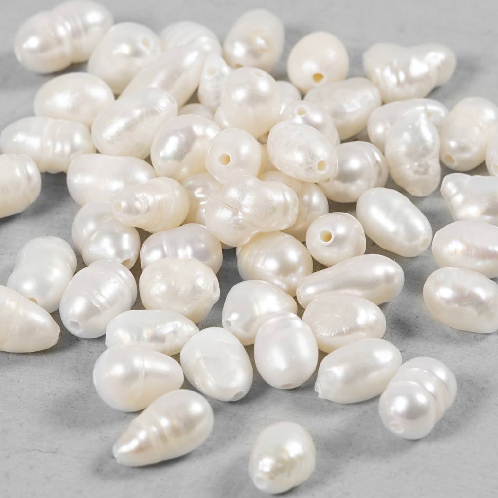 Perle d'acqua dolce dell'azienda Creativ, perforata trasversalmente, d 4-6 mm, dimensione del buco 1 mm, madreperla, 55 pezzi 1 scatola