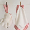 Snuggle bunny wit met roze oren. 26 cm