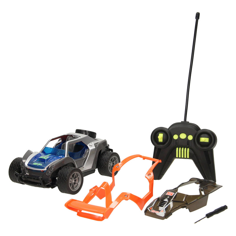 Coche controlado por RC con carrocerías intercambiables.