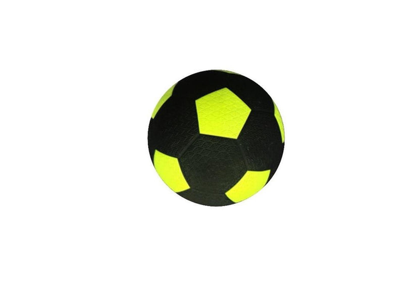 Amarillo de goma de fútbol callejero