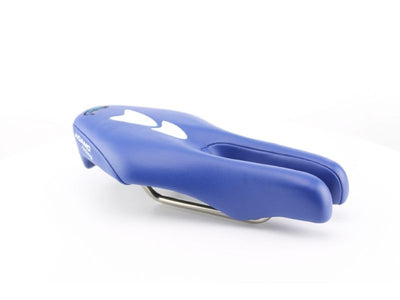 Saddle en colaboración con Adamo Racing