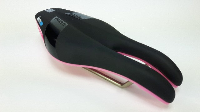 Silla de montar en colaboración con PN3.0 Performance angosto