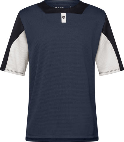 I giovani della testa di Fox difendono la maglia