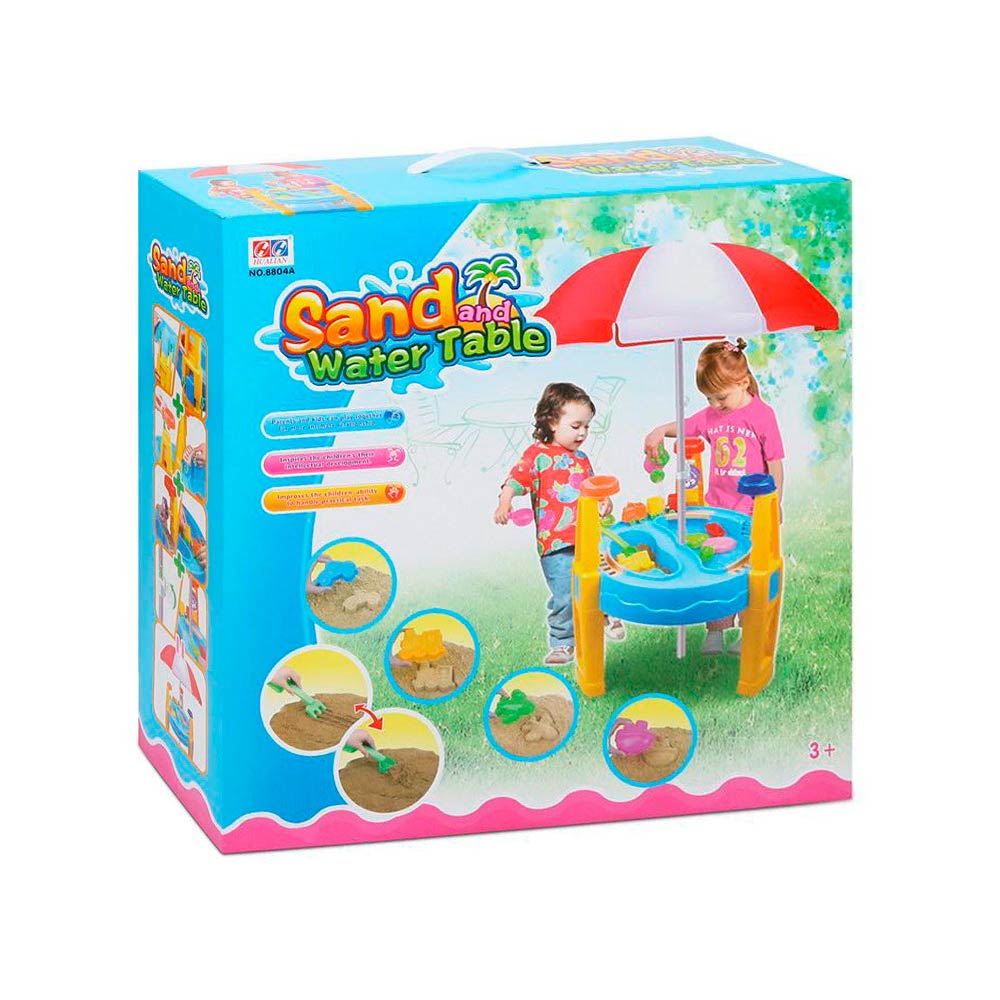 Parco giochi di sabbia e acqua con parasole