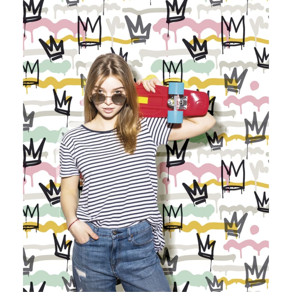 Noordwand Wallpaper Noordwand Friends Coffee Sith Graffity and Crowns Bianco nero