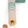 Pistola de madera pequeña con corcho