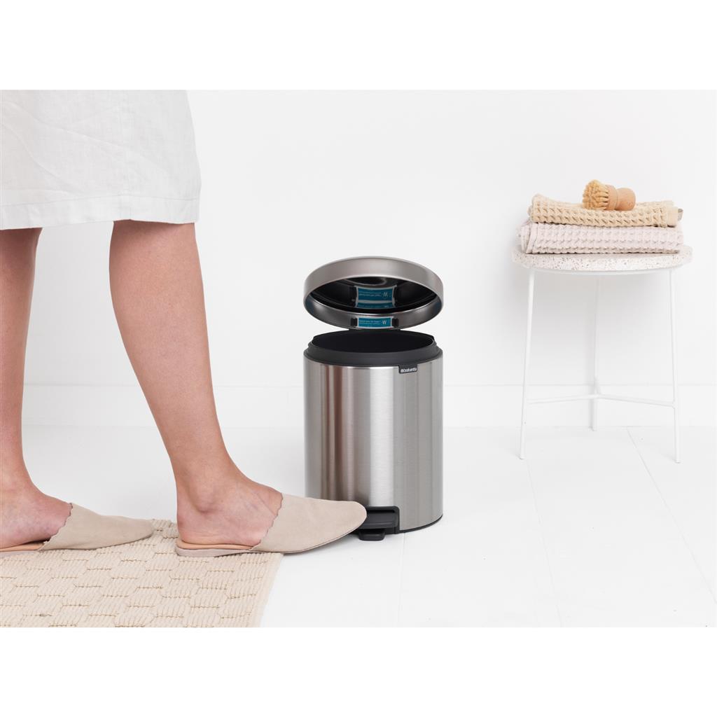 Brabantia pedaalemmer newicon 5 ltr mat steel fingerprintproof