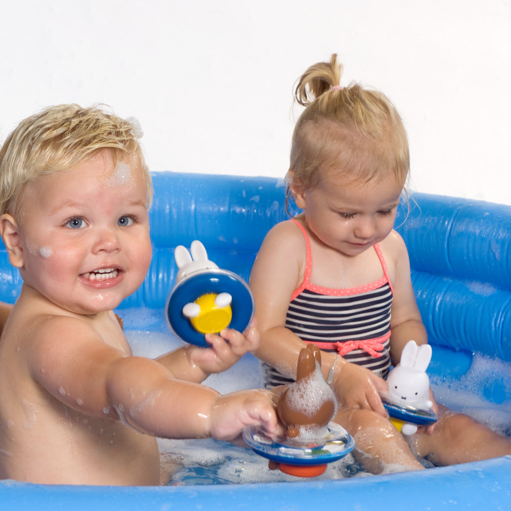 Juguetes de rubo o figura de Nina Bath