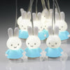 Miffy cadena de luces azules.