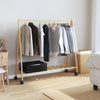 Rastrello per abbigliamento Vidaxl con ripiani e ruote 106x34x106.5 cm in bambù