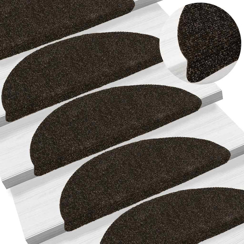 VidaXL Tappetini per scale autoadesivi 30 pezzi 56x17x3 cm marrone scuro semicircolare