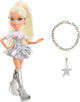 Bratz mga charmz bambola alla moda Cloe con braccialetto con ciondoli e accessori.