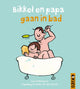 Bikkel e papà stanno facendo il bagno. 2+