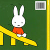 Casa del libro Central Miffy en el patio de recreo