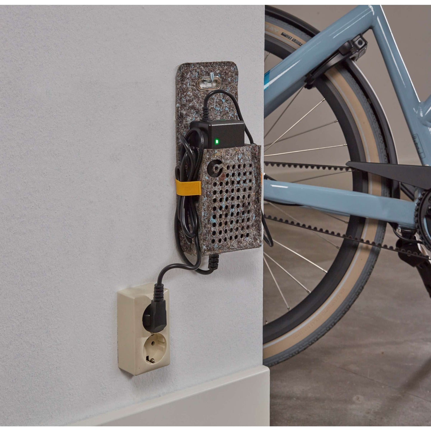 Cortina Venice Battery Charger Holder (Universal)