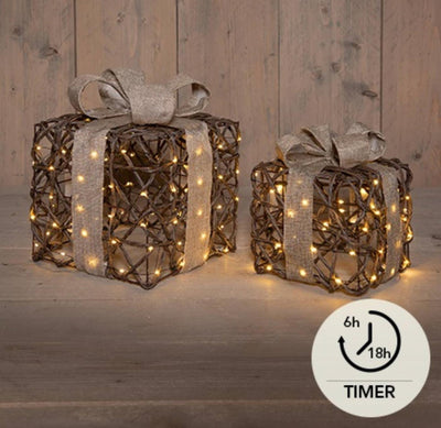 Collezione Anna's, scatole regalo illuminate, set da 2, 50 LED classici caldi, 15x15x17 cm, 20x20x23 cm, funzionano con batterie 3xaa con timer.