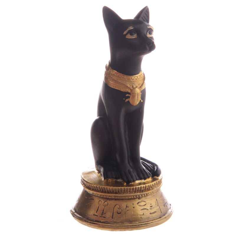 Egitto - La corteccia in oro nero indossa una collana scarabee