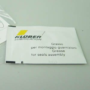 Grasa formulada para montaje de sellos.