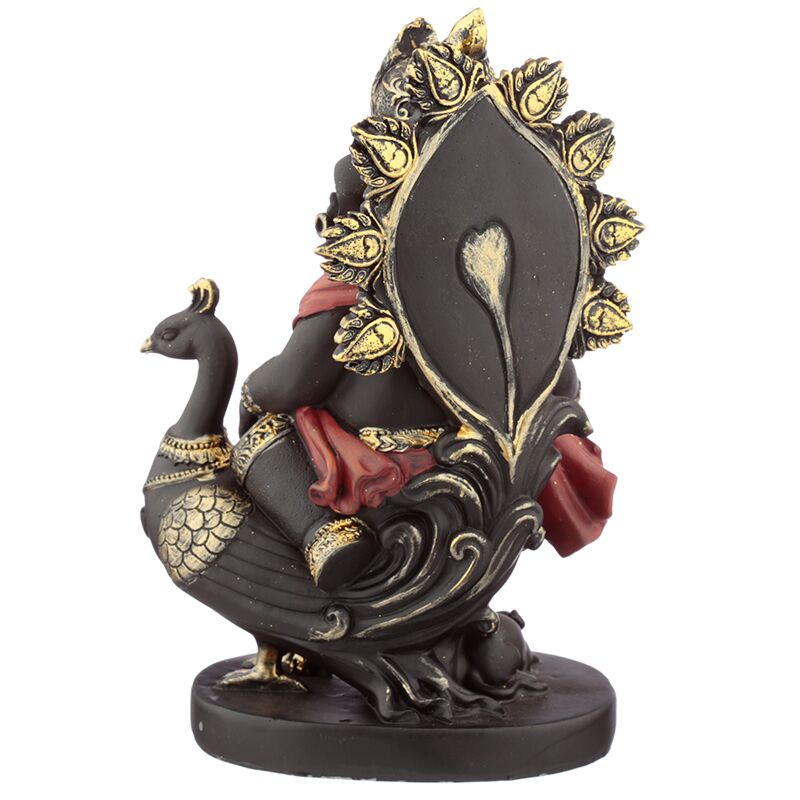Statua di ganesh con pipa e pavone