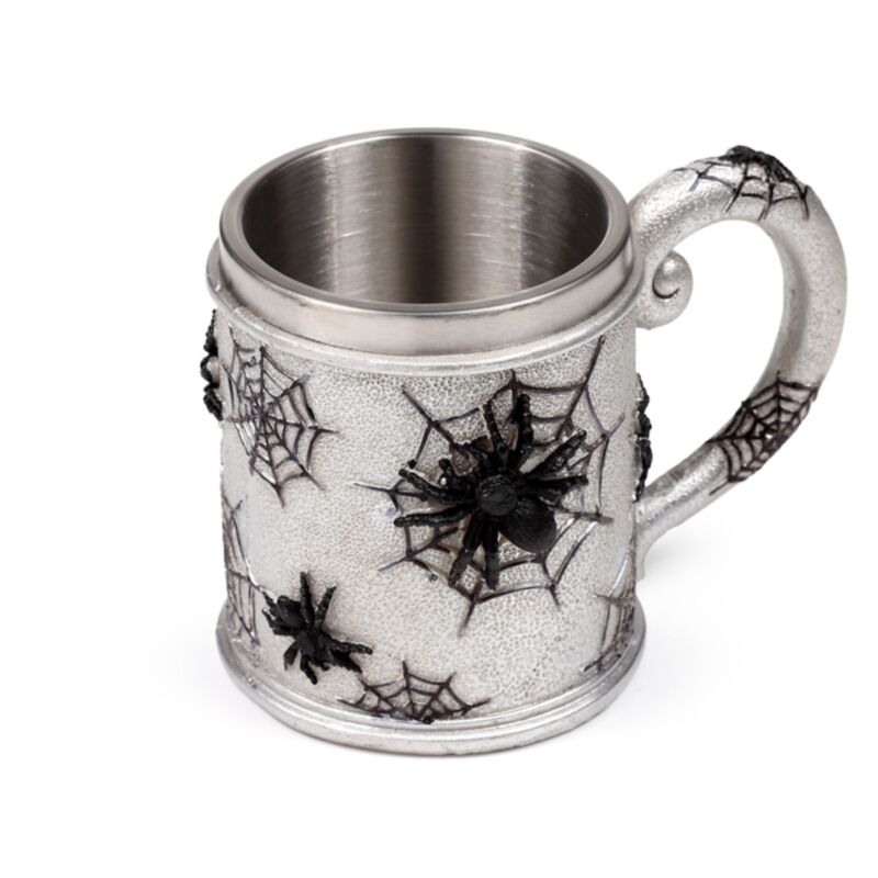 Copa de beber en la red de araña decorativa