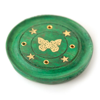 Mariposa de mangowood alrededor de titular de incienso verde