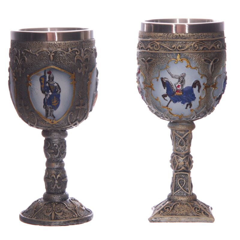 Ridder on Horseback contro Fantasy Knight Decorative Calice