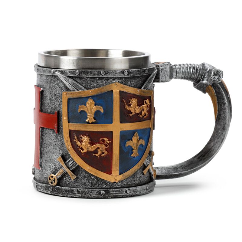 Tazza di birra in argento e oro decorativo del cavaliere medievale in argento e oro