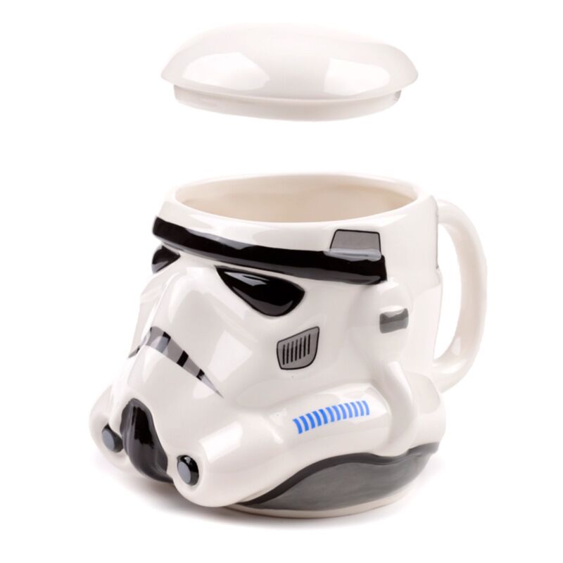 La taza de cerámica formada por el casco Stormtrooper original