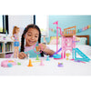 Mattel con Stacie al parco giochi di salvataggio per il parco giochi per