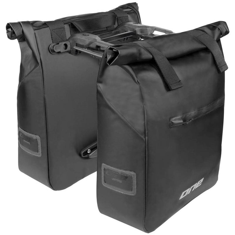 Un singolo backbag 2 pezzi neri rc.bags 30 avs
