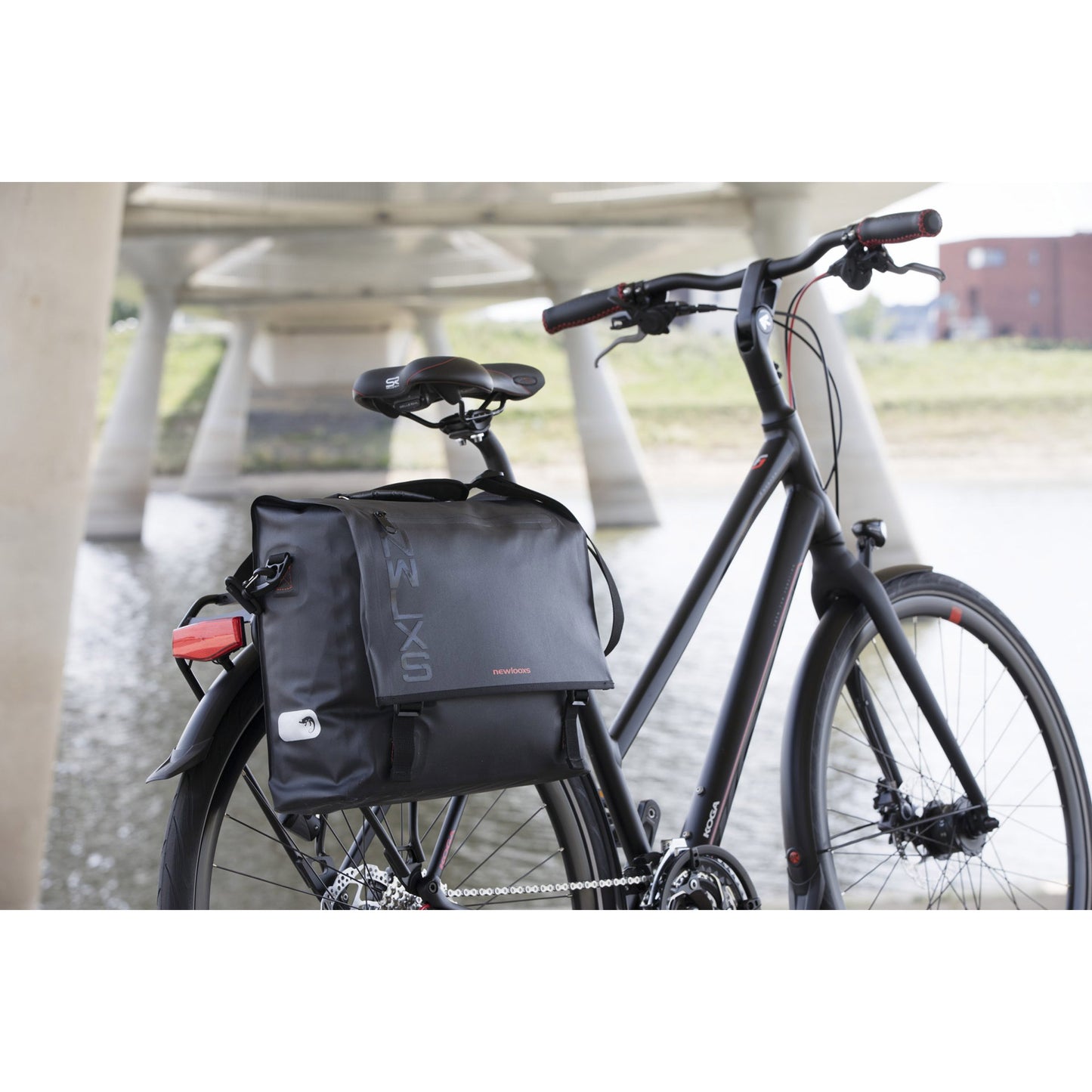 New Looxs Varo Messenger schoudertas - Zwart - Waterdicht - 15L