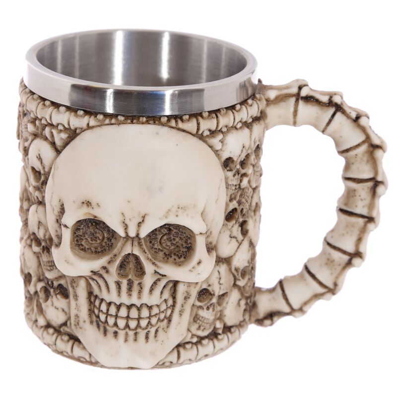 Teschi con tazza di birra decorativa emblema del cranio