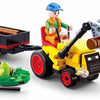 Tractor Sluban con troncos de árboles