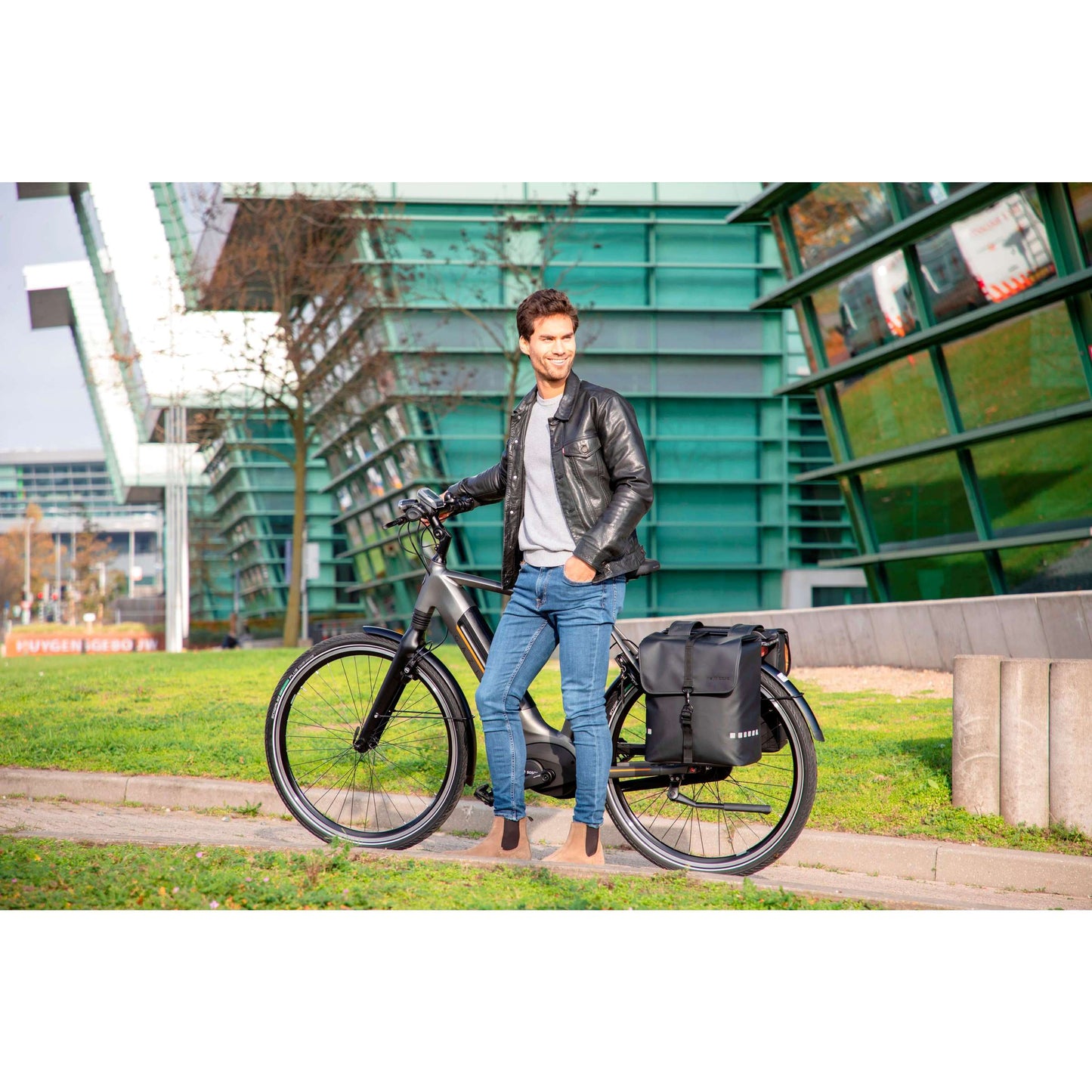 Nueva bolsa de bicicleta Looxs Odense: doble, negro, agua -repelente, reflexión, adecuado para bicicletas eléctricas
