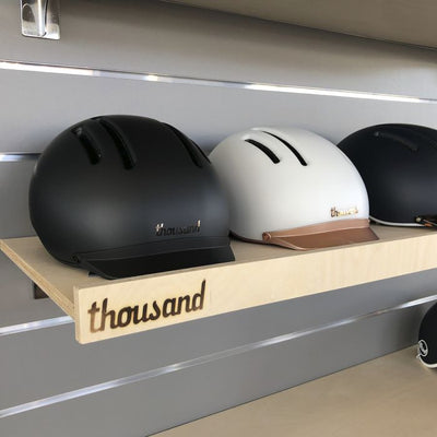 Expositor de slatwall de mil posiciones (4 cascos)